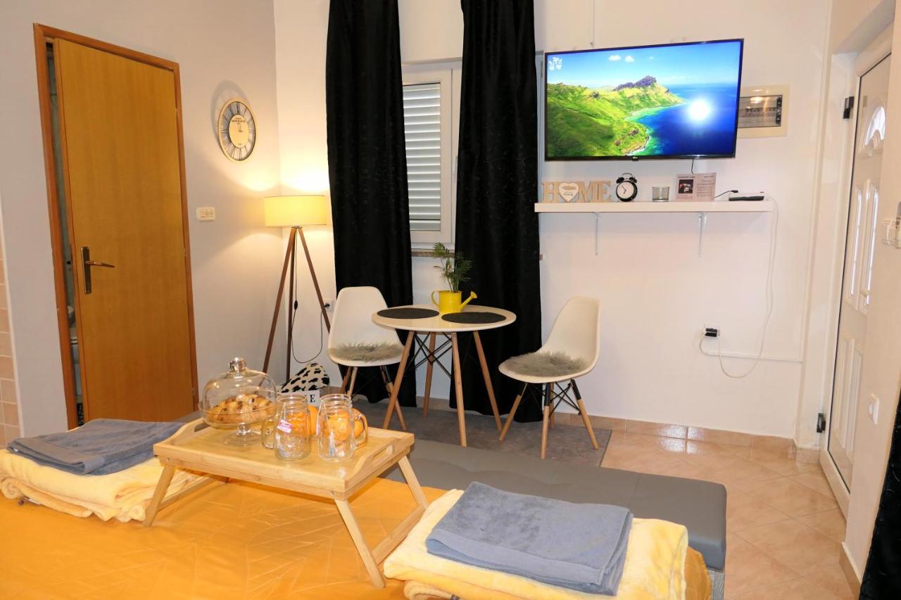 Apartment Laura Senj  Ngoại thất bức ảnh
