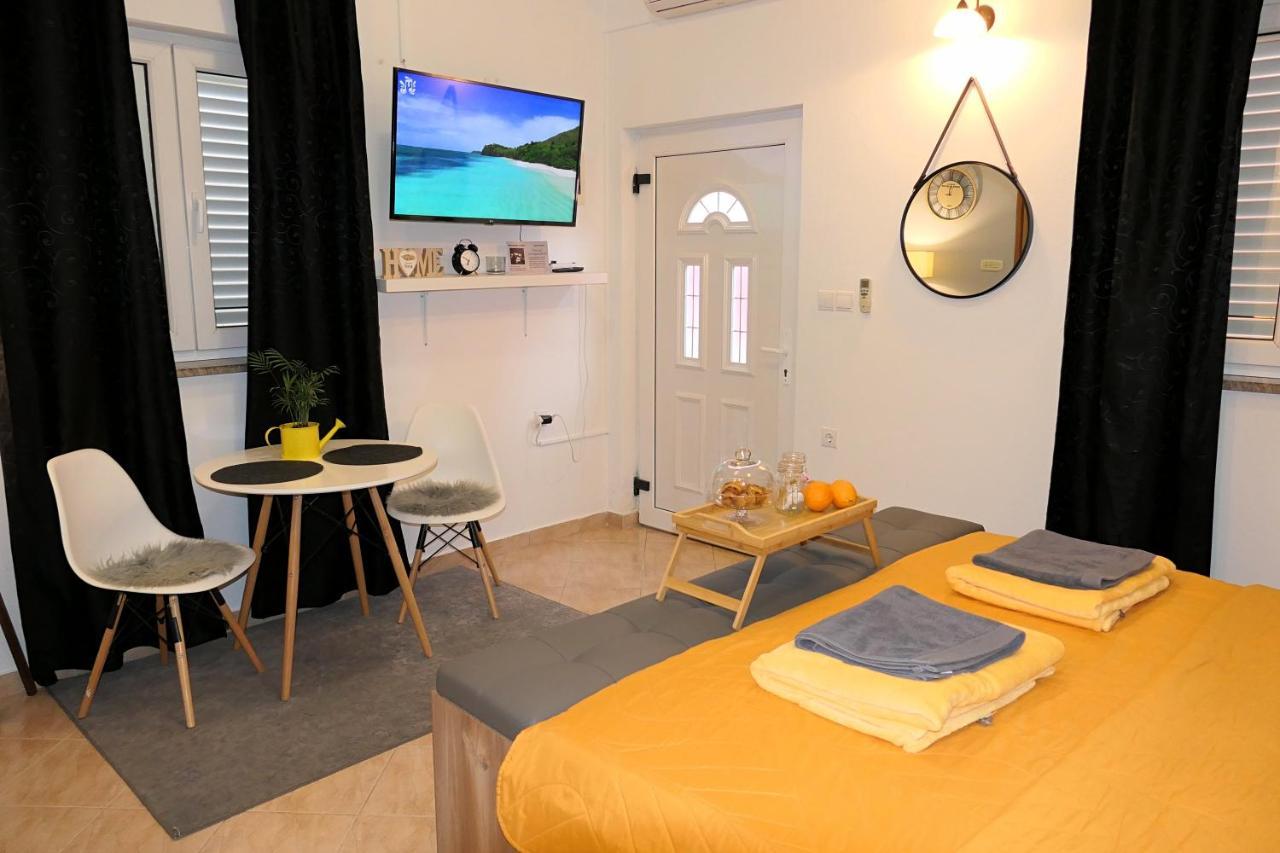 Apartment Laura Senj  Ngoại thất bức ảnh
