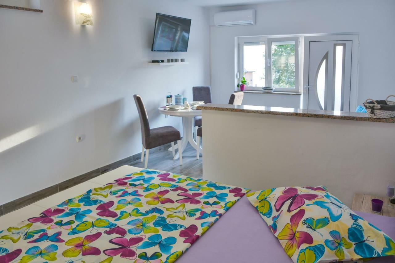 Apartment Laura Senj  Ngoại thất bức ảnh