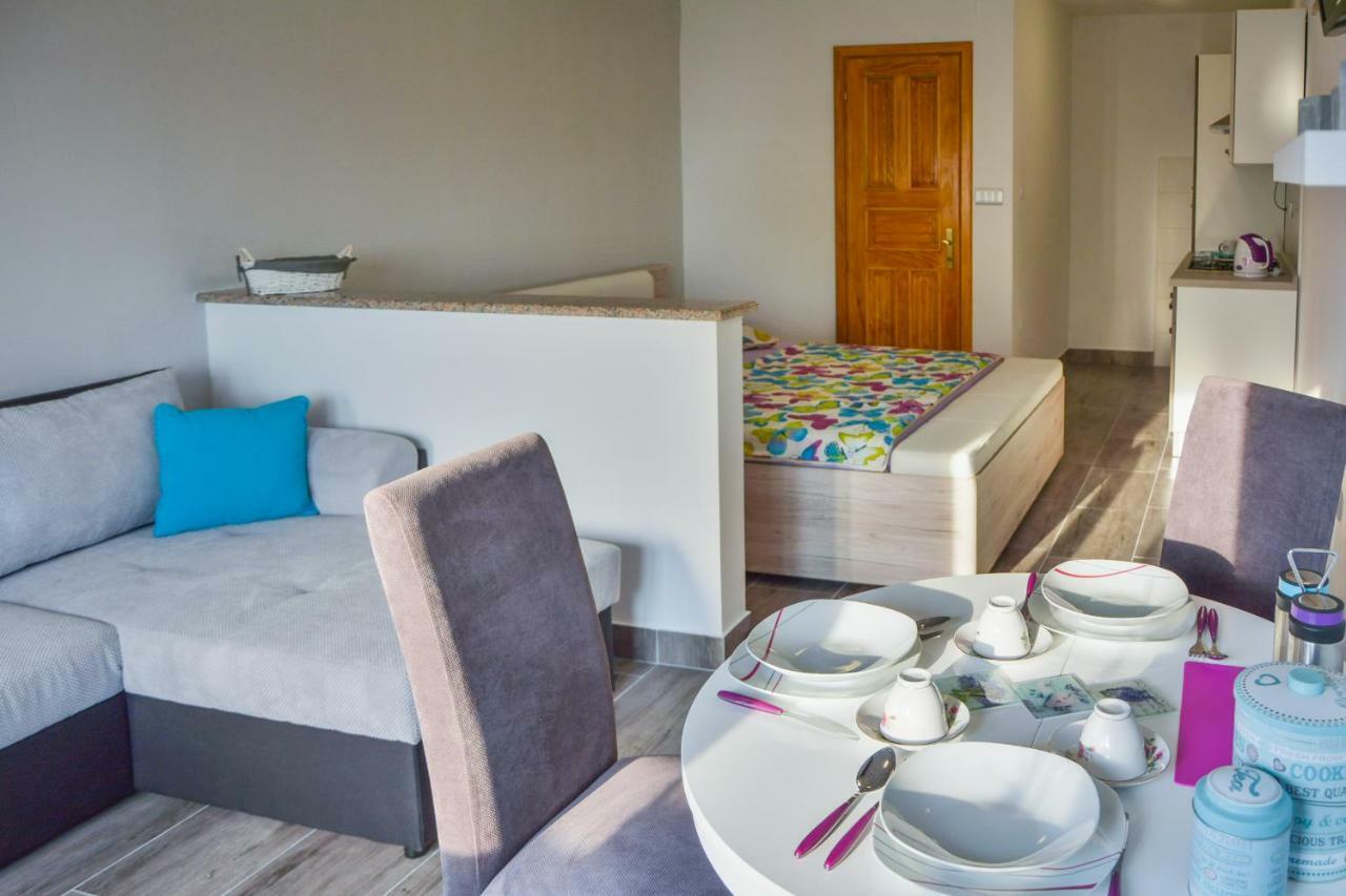 Apartment Laura Senj  Ngoại thất bức ảnh